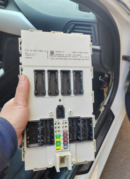 萊蕪寶馬520配汽車鑰匙，寶馬開鎖汽車鑰匙全丟配鑰匙

