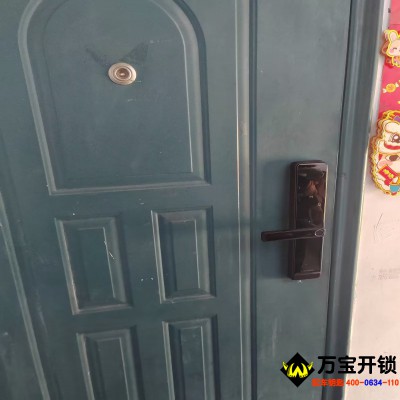 萊蕪長(zhǎng)勺小區(qū)安裝一握開(kāi)指紋鎖，萊蕪指紋鎖安裝