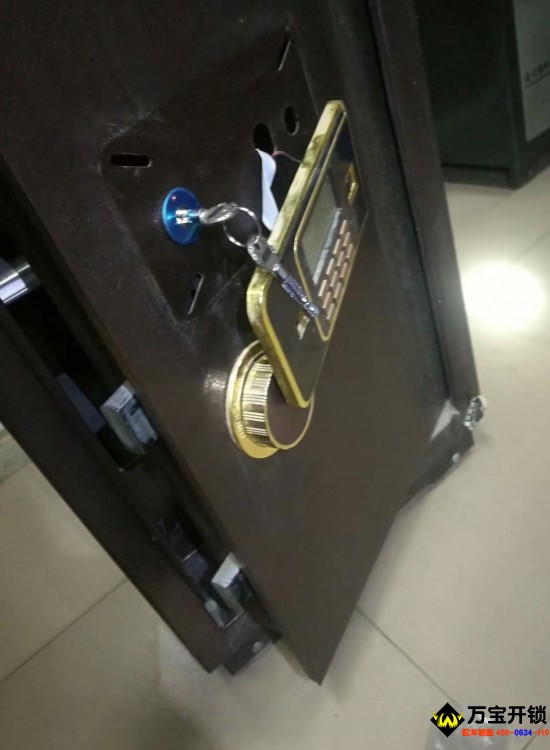 萊蕪修虎牌保險(xiǎn)柜，專修各種保險(xiǎn)柜，專業(yè)技術(shù)開各種保險(xiǎn)柜